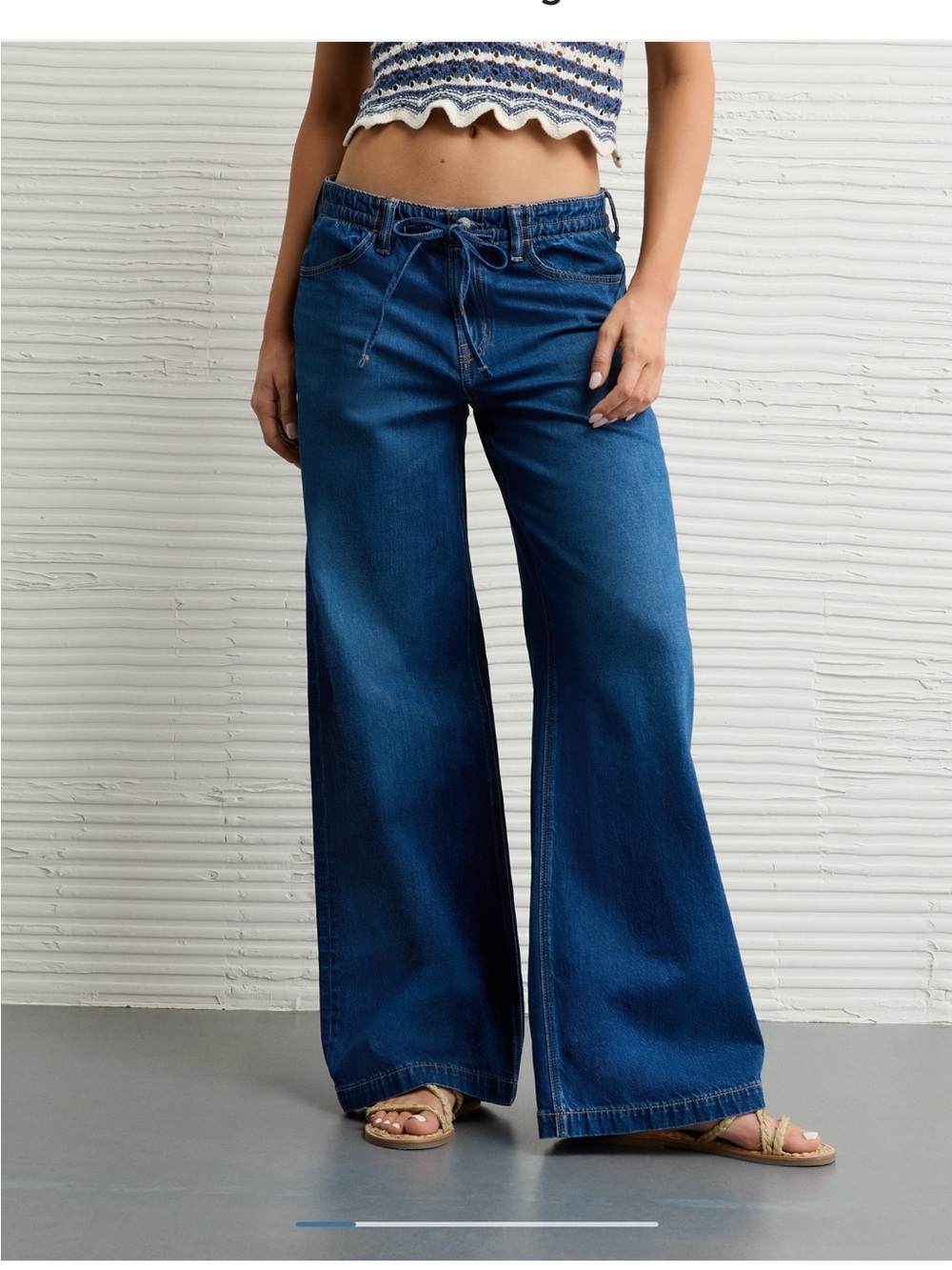 NWT American Eagle Dreamy Drape Strigid Low-Rise
Ultra Wide-Leg Jean Size 4 /27